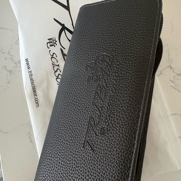 Tribal Silver Grooming Scissors Kit - Picture 2 of 2